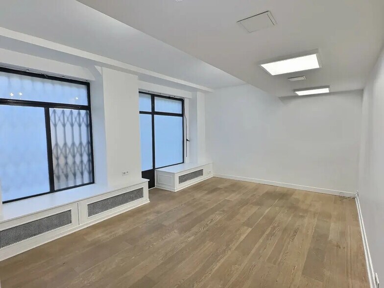 Office in Paris for lease - Interior Photo - Image 2 of 10