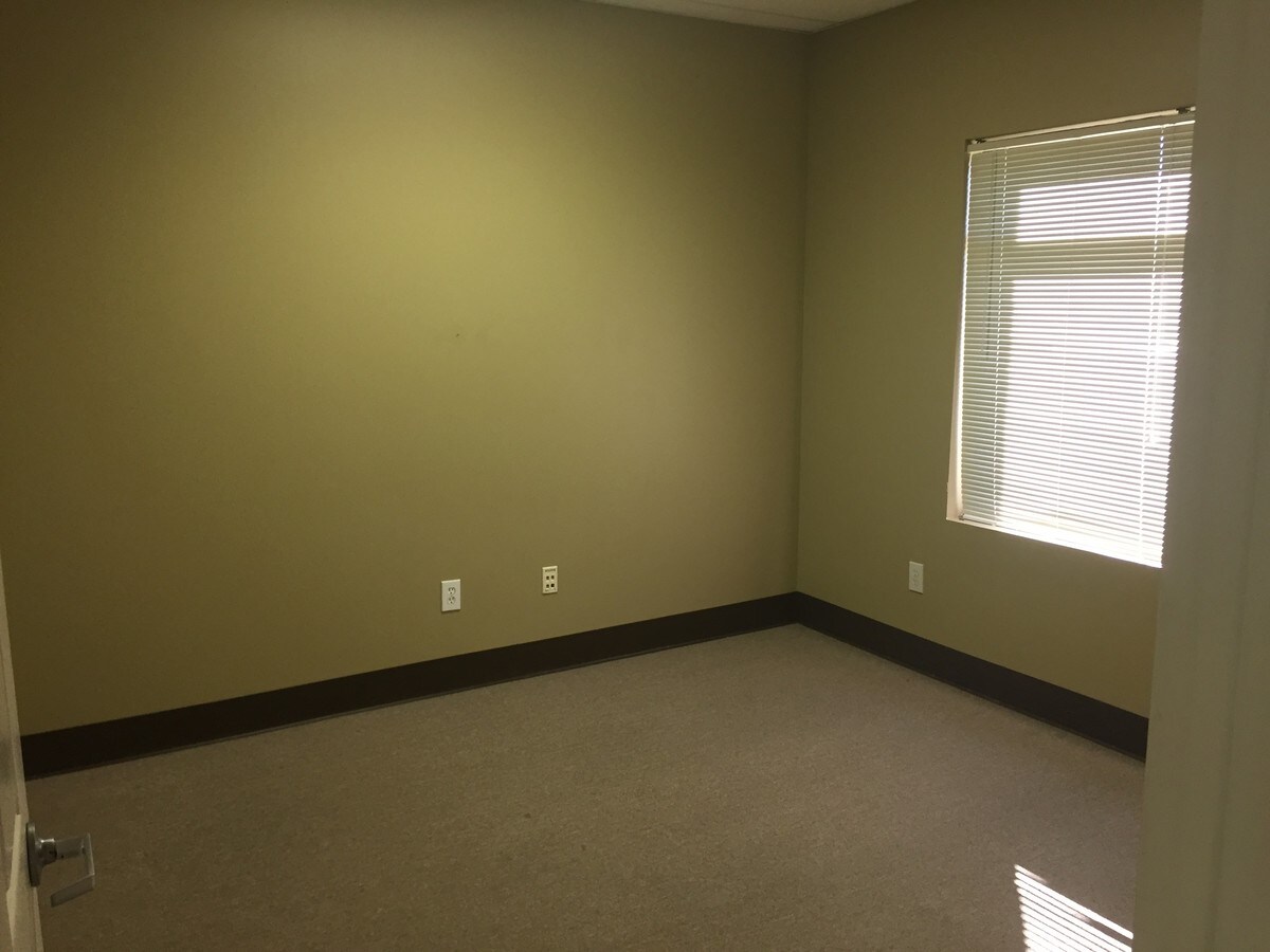 4770 Woodmere Blvd, Montgomery, AL 36106