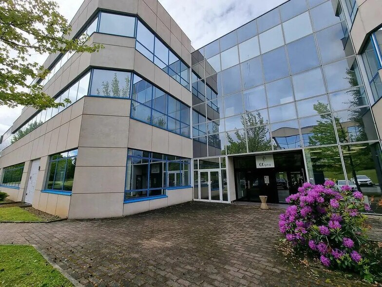 Office in Les Ulis for lease - Building Photo - Image 2 of 7