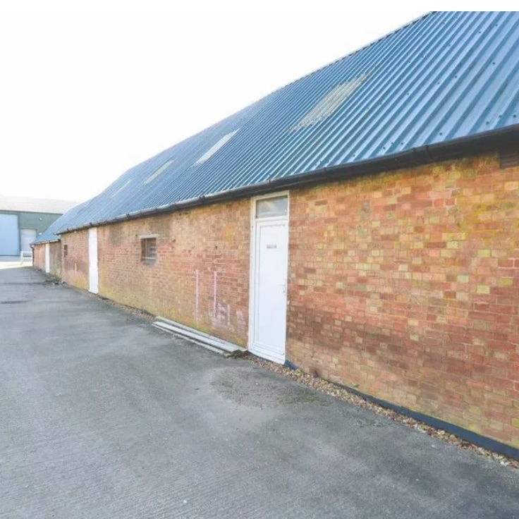 Wing Rd, Leighton Buzzard for sale Primary Photo- Image 1 of 1