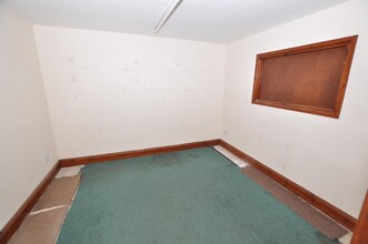 Pentre Rd, Carmarthen for lease Interior Photo- Image 2 of 5