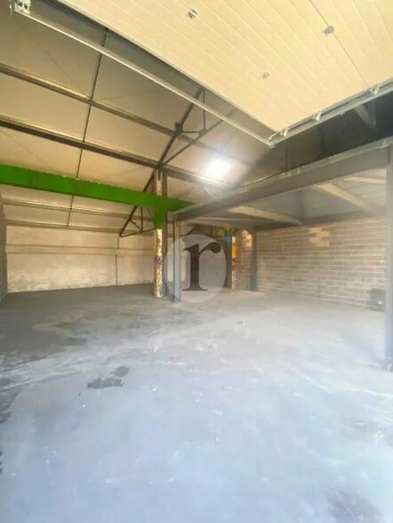 Flex in Lille for lease - Interior Photo - Image 3 of 5