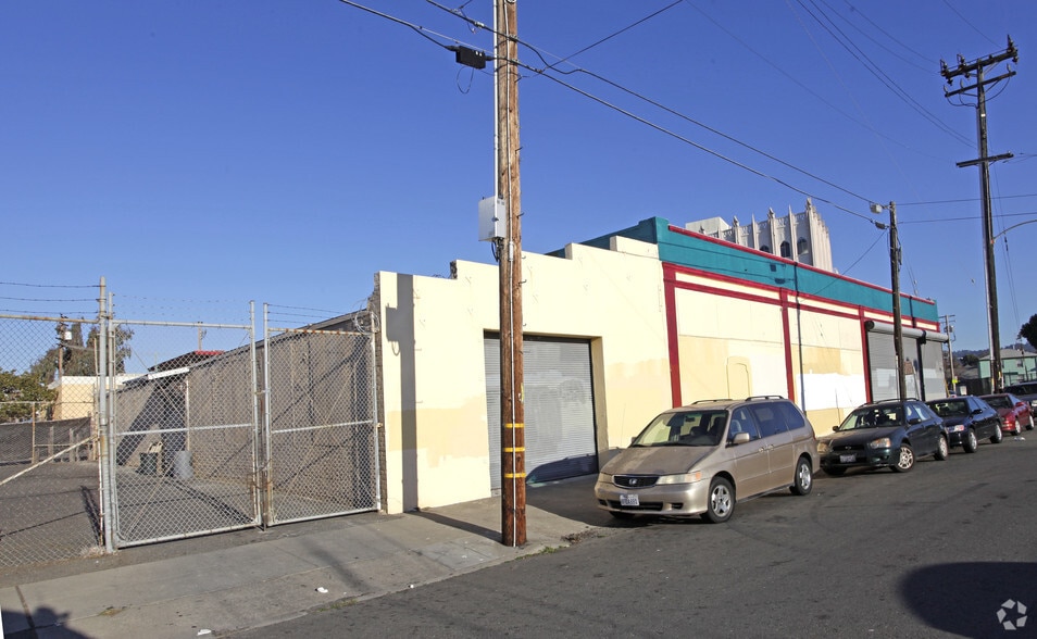 3031 International Blvd, Oakland, CA for lease - Building Photo - Image 3 of 3