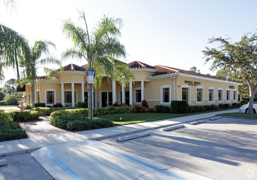 3376 Woods Edge Cir, Bonita Springs, FL for lease - Primary Photo - Image 1 of 24