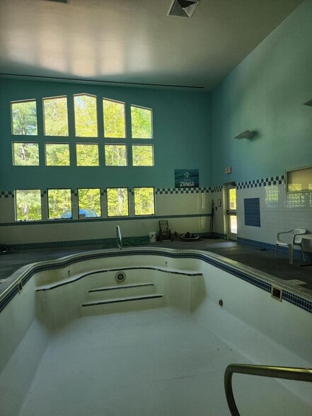 899 Central St, Millinocket, ME for sale - Building Photo - Image 3 of 17