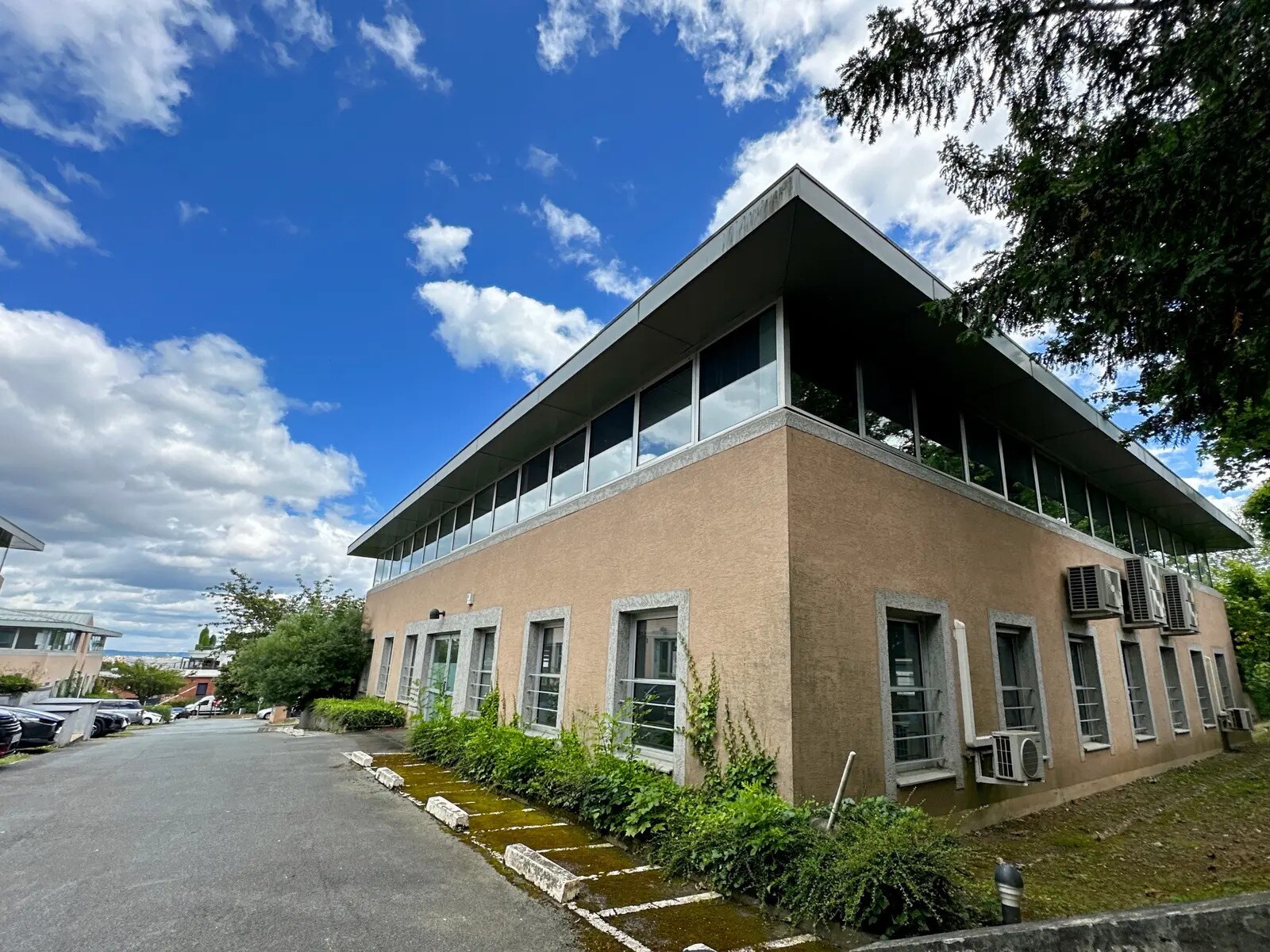 Office in Saint-Germain-en-Laye for sale Building Photo- Image 1 of 9