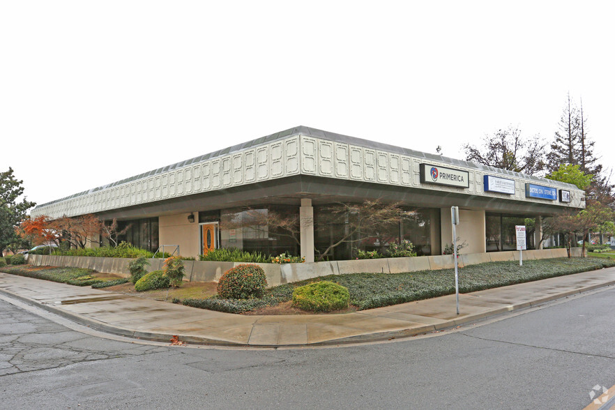 1535 E Shaw Ave, Fresno, CA for lease - Building Photo - Image 1 of 8