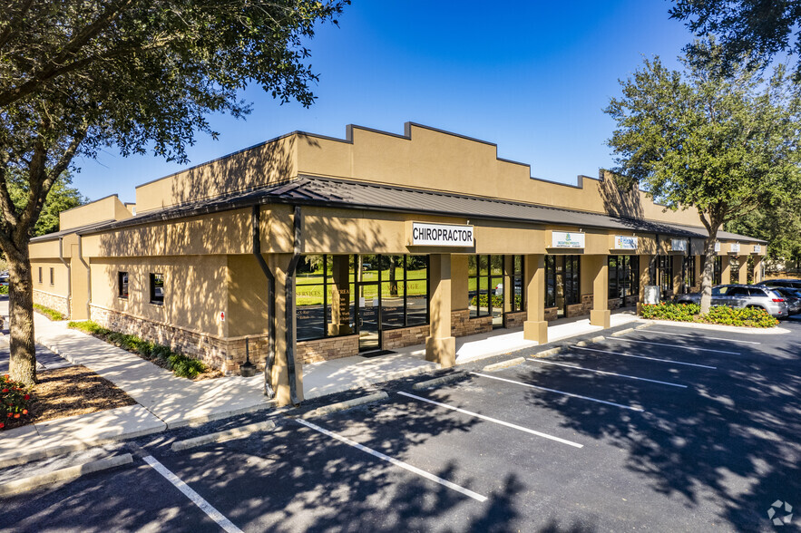 616-634 E Bloomingdale Ave, Brandon, FL for lease - Primary Photo - Image 1 of 10