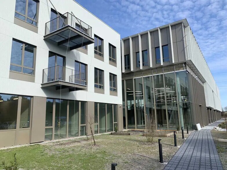 Office in Mérignac for lease - Building Photo - Image 2 of 22