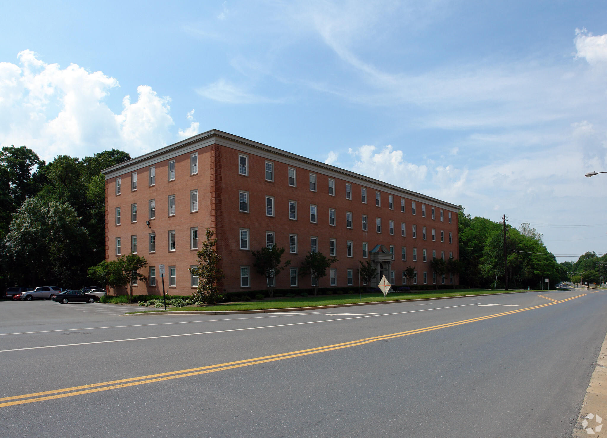 604 S Frederick Ave, Gaithersburg, MD for sale Primary Photo- Image 1 of 1