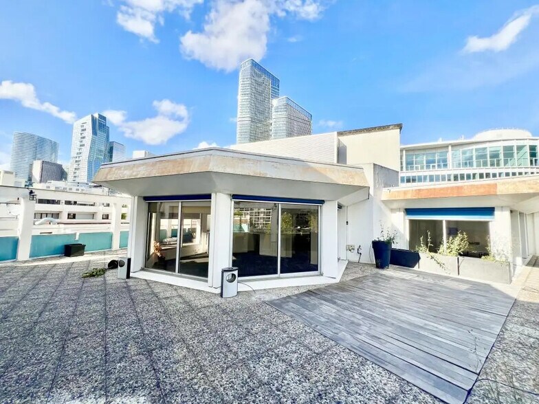 Office in Puteaux for lease - Building Photo - Image 1 of 8