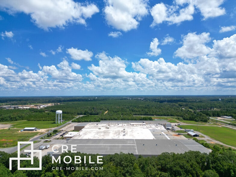 209 Carpet Dr, Atmore, AL for sale - Building Photo - Image 3 of 15