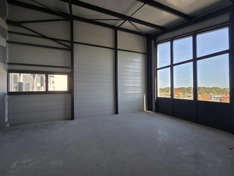 Industrial in Angers for sale - Interior Photo - Image 1 of 2