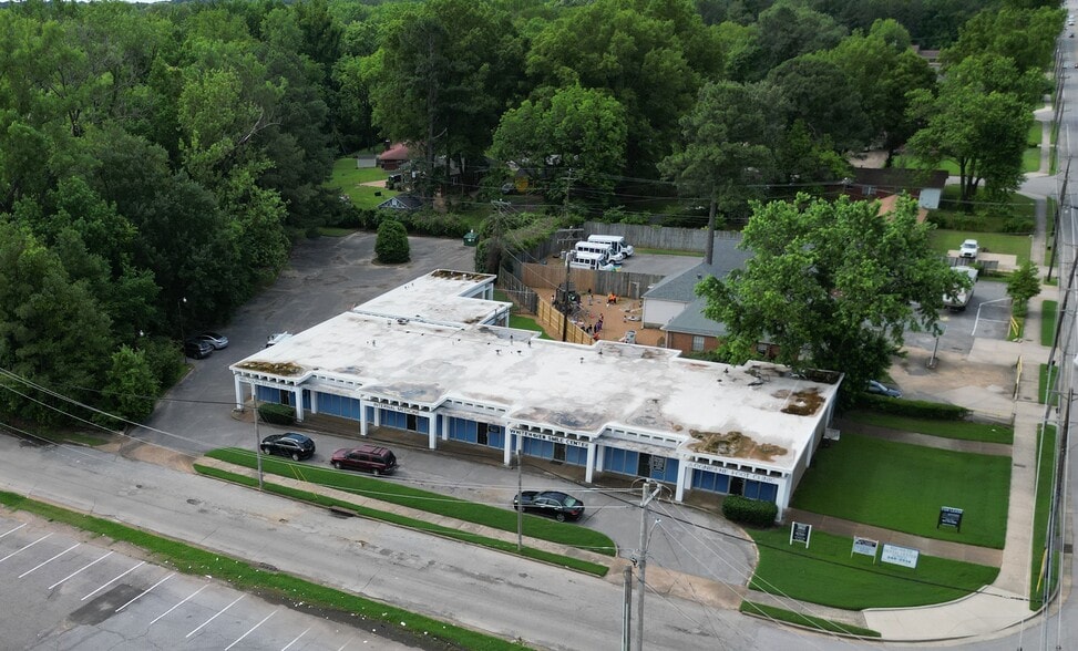 1695-1717 Bender Rd, Memphis, TN for lease - Building Photo - Image 1 of 2