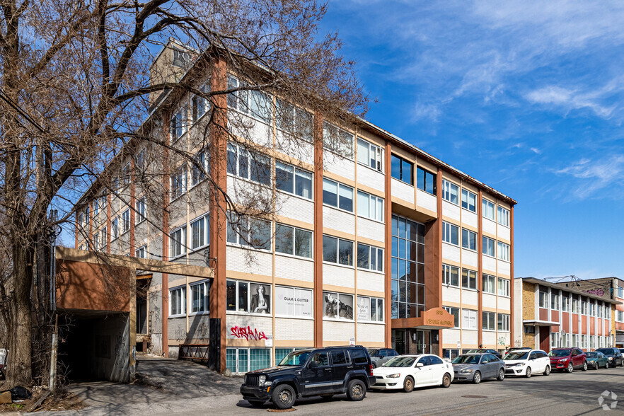 8815 Av Du Parc, Montréal, QC for sale - Building Photo - Image 2 of 29