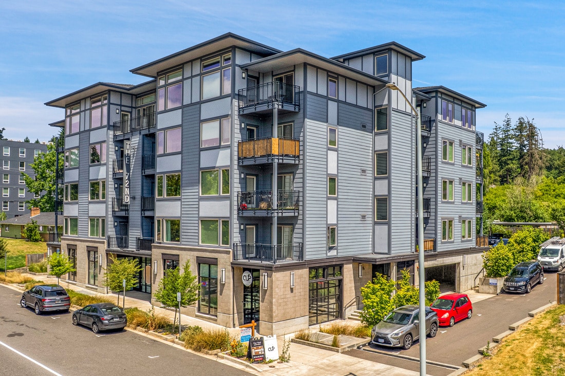 New 2 BR Condo - Pool - King Bed - BBQ Area - Home Rental in