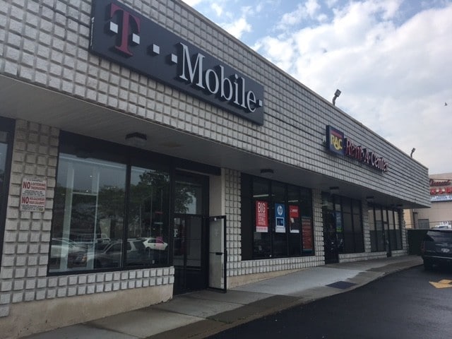 21-25 E Sunrise Hwy, Freeport, NY for lease - Building Photo - Image 2 of 3