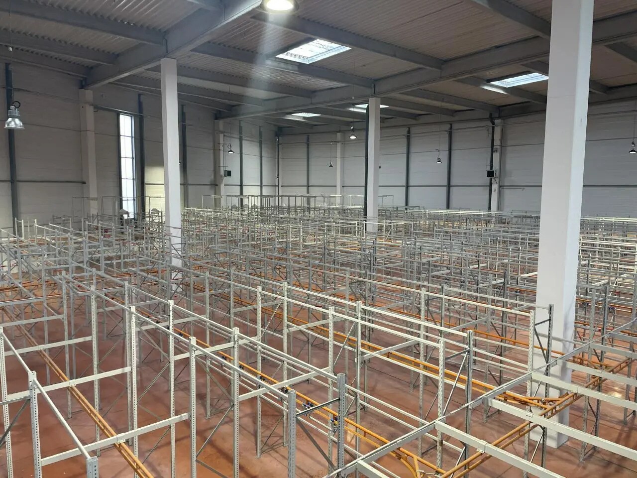 Flex in Romainville for lease Interior Photo- Image 1 of 13