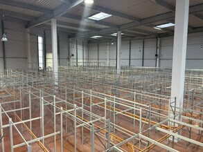 Flex in Romainville for lease Interior Photo- Image 1 of 13