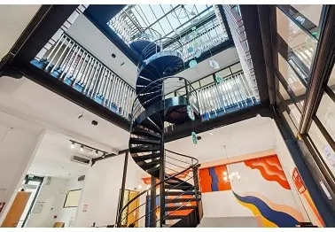 Rue Du Faubourg Saint-Martin, Paris for lease - Interior Photo - Image 3 of 7