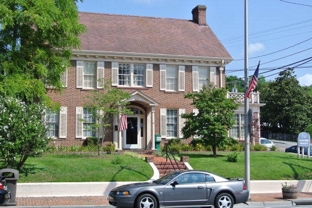 201 W Main St, Abingdon, VA for sale - Building Photo - Image 1 of 1