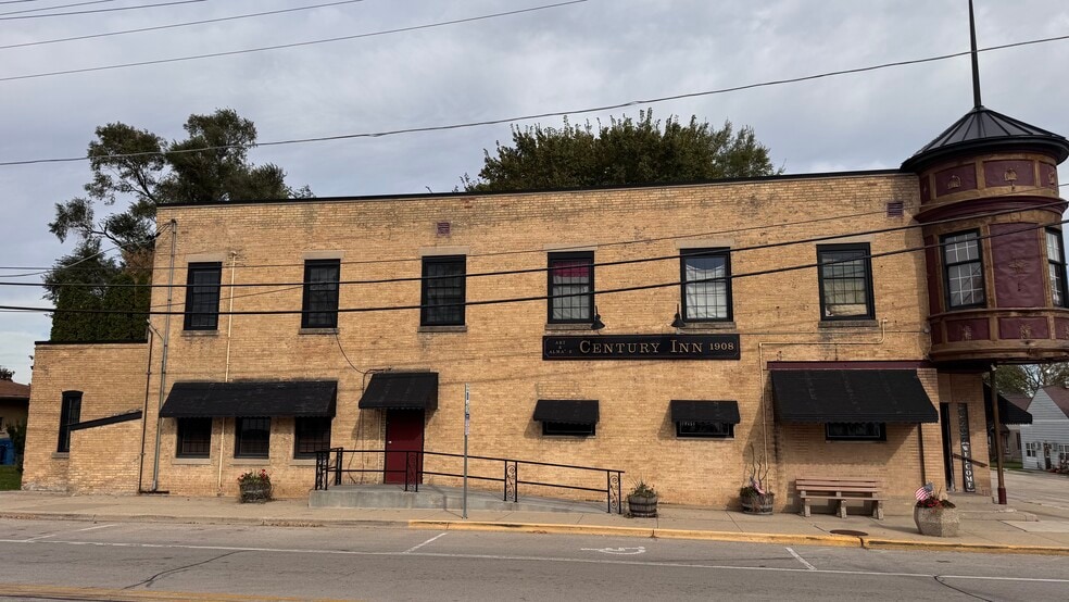 125 N Main St, Burlington, IL for sale - Building Photo - Image 3 of 8