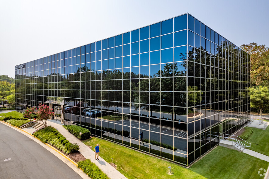 1875 Campus Commons Dr, Reston, VA for lease - Building Photo - Image 2 of 6