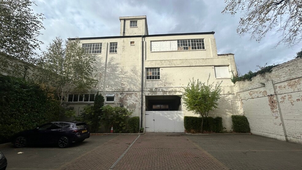 4 Harry Day Mews, London for sale - Primary Photo - Image 1 of 6