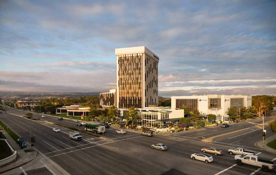 21515 Hawthorne Blvd, Torrance, CA for lease - Building Photo - Image 2 of 14