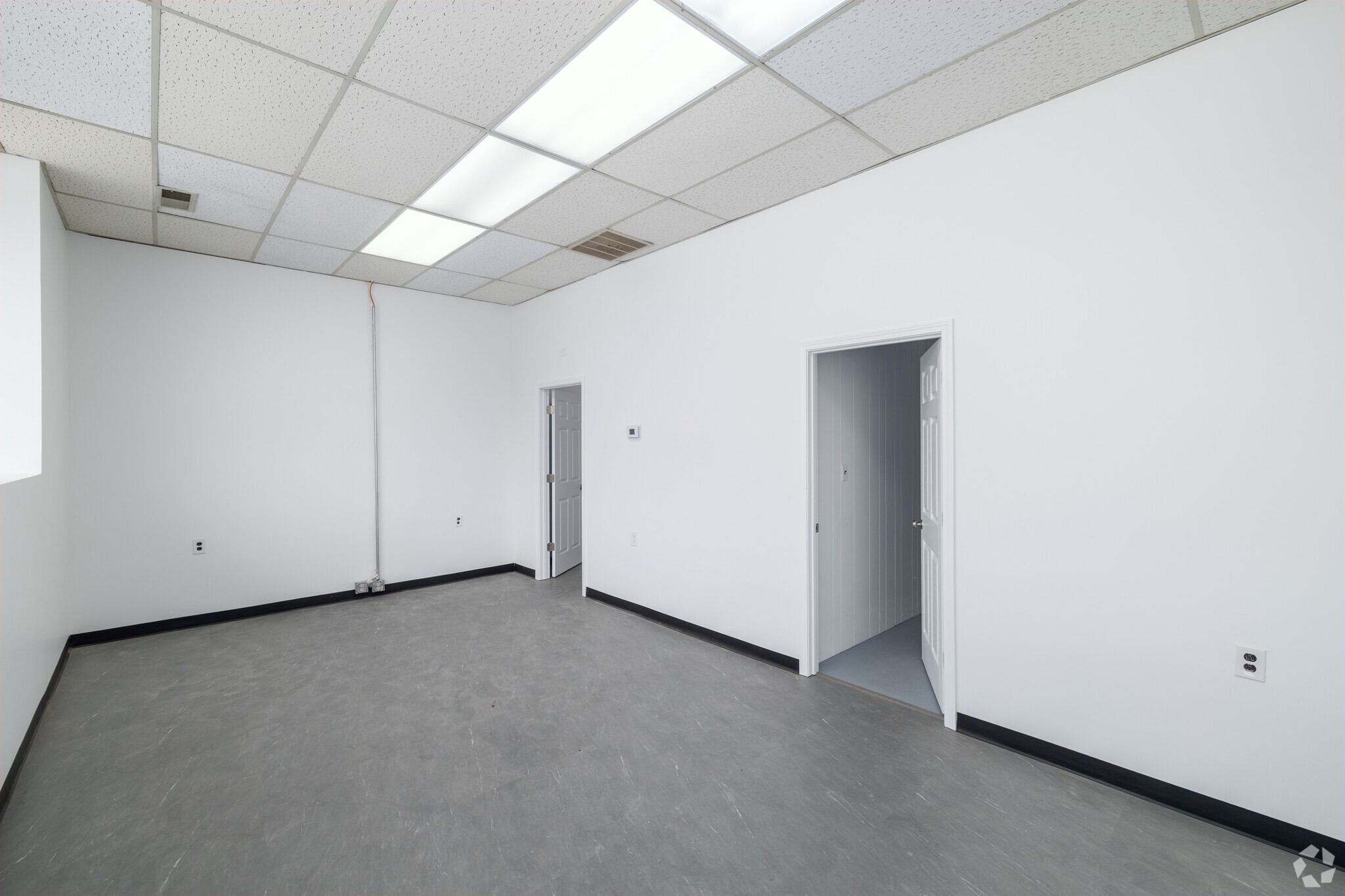 2700-2740 N Graham St, Charlotte, NC for lease Lobby- Image 1 of 8