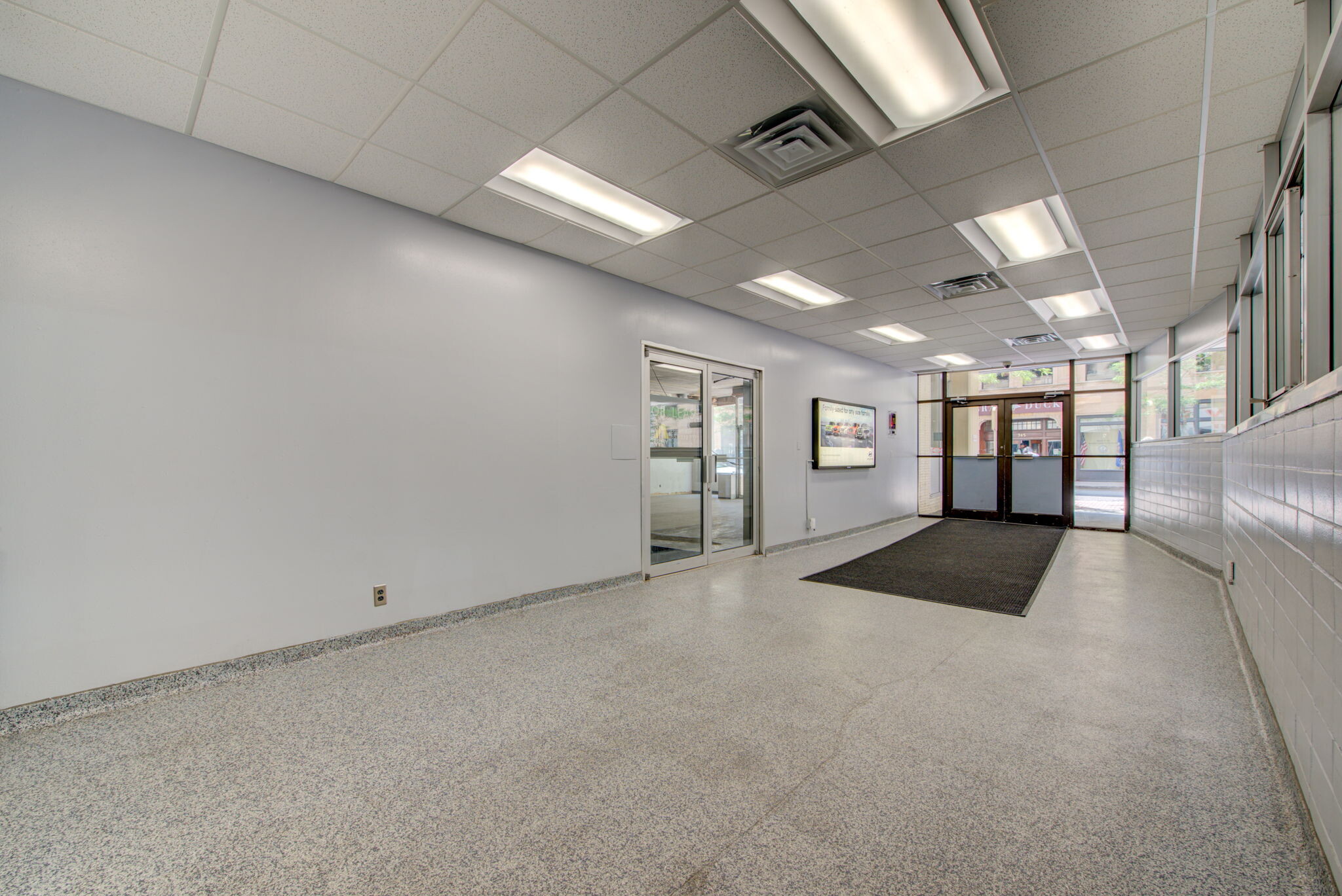 340 Wabasha St N, Saint Paul, MN for lease Interior Photo- Image 1 of 5