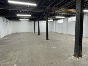 10-30 Robinson St E, Grimsby for lease Interior Photo- Image 2 of 4