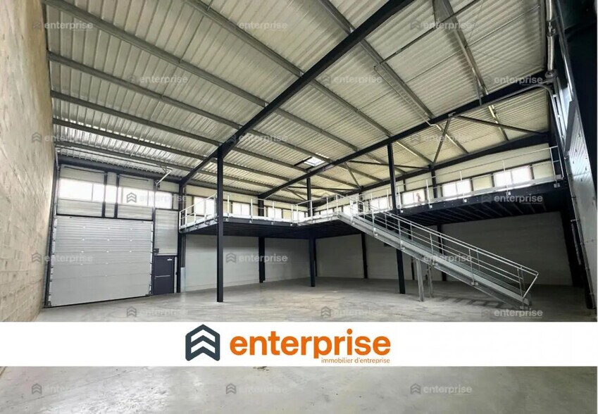 Flex in Sacy-le-Grand for lease - Interior Photo - Image 1 of 1