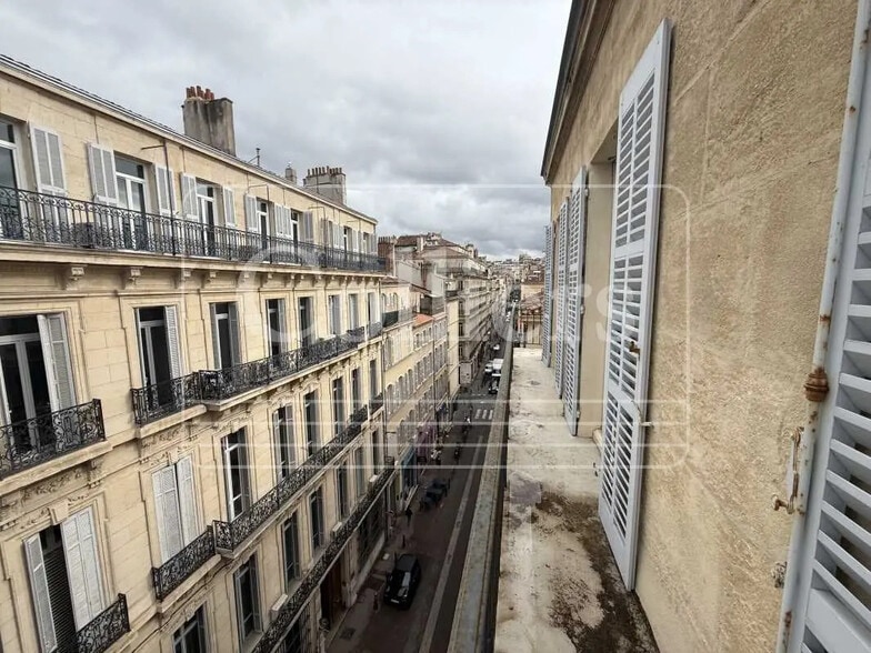 Office in Marseille for lease - Building Photo - Image 2 of 6