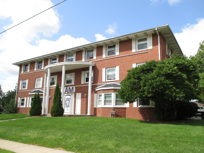 900 Greenbrier Rd, Dekalb, IL for sale - Building Photo - Image 1 of 10