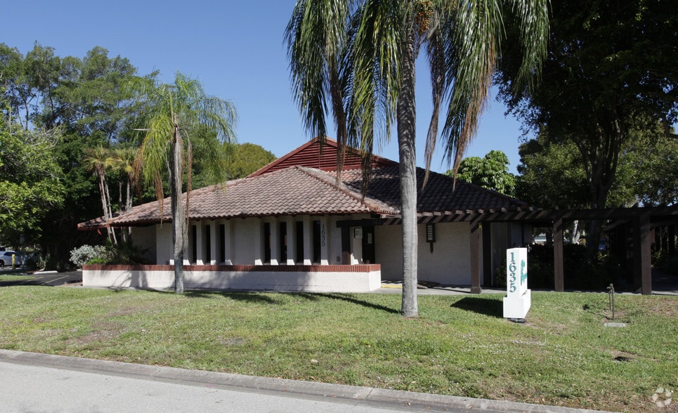 1635 Medical Ln, Fort Myers, FL for sale - Building Photo - Image 1 of 1