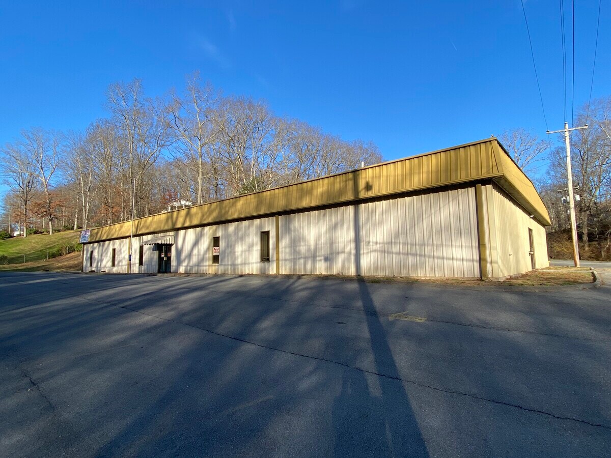420 Riffe St, Sophia, WV 25921
