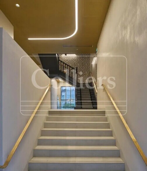 60 Rue Jouffroy D'Abbans, Paris for lease - Building Photo - Image 2 of 18