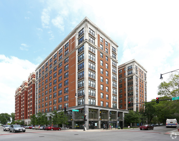 5307 S Hyde Park Blvd, Chicago, IL for sale - Primary Photo - Image 1 of 1