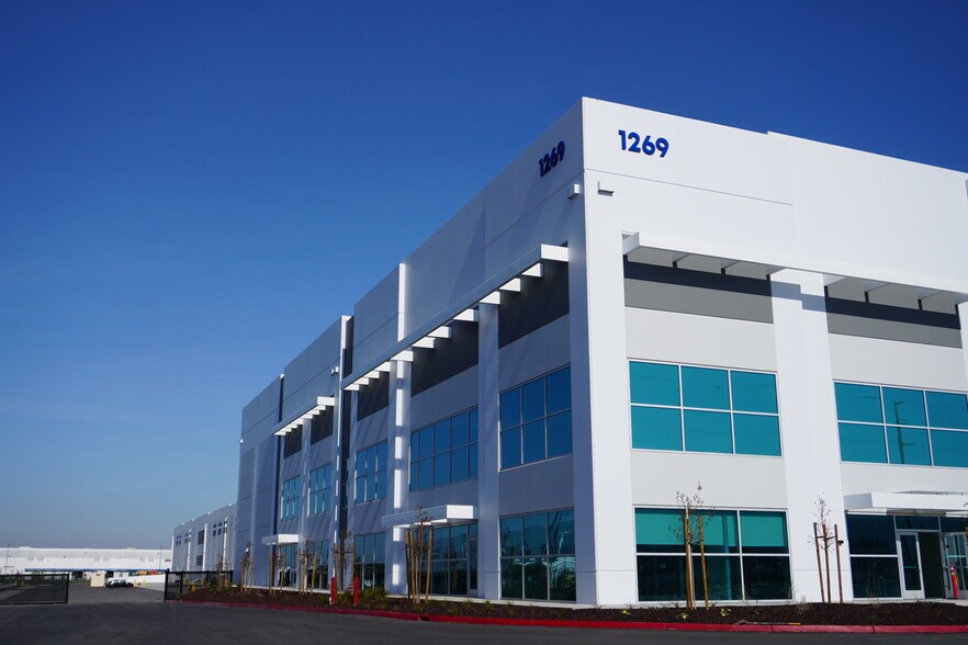 1269 E Grant Line Rd, Tracy, CA for lease - Building Photo - Image 1 of 8