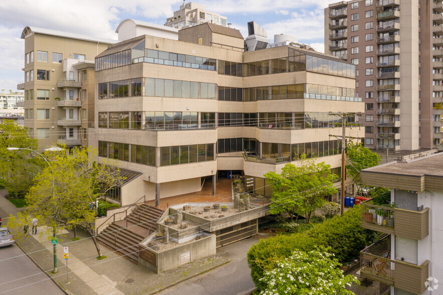 145 W 17th St, North Vancouver, BC V7M 3G4 | LoopNet