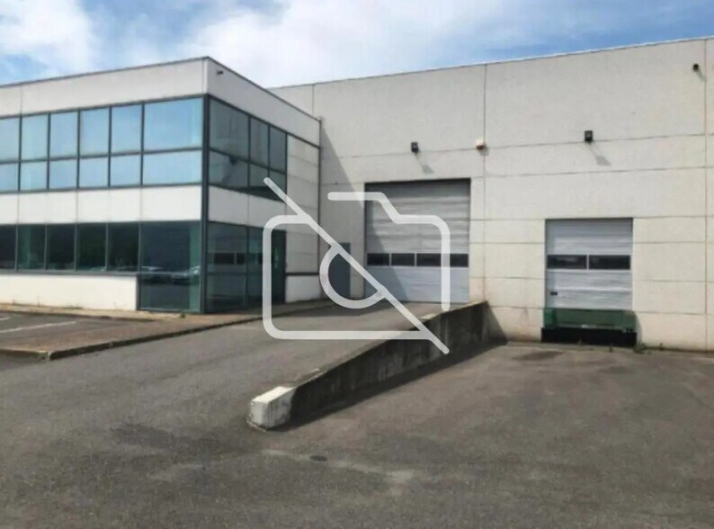 Industrial in Chilly-Mazarin for lease - Building Photo - Image 2 of 8
