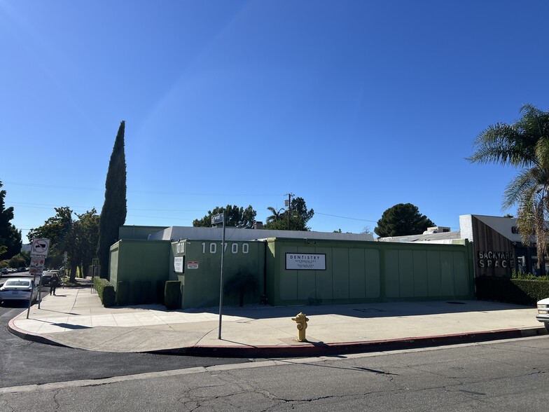 10700 Burbank Blvd, North Hollywood, CA for sale - Building Photo - Image 3 of 22