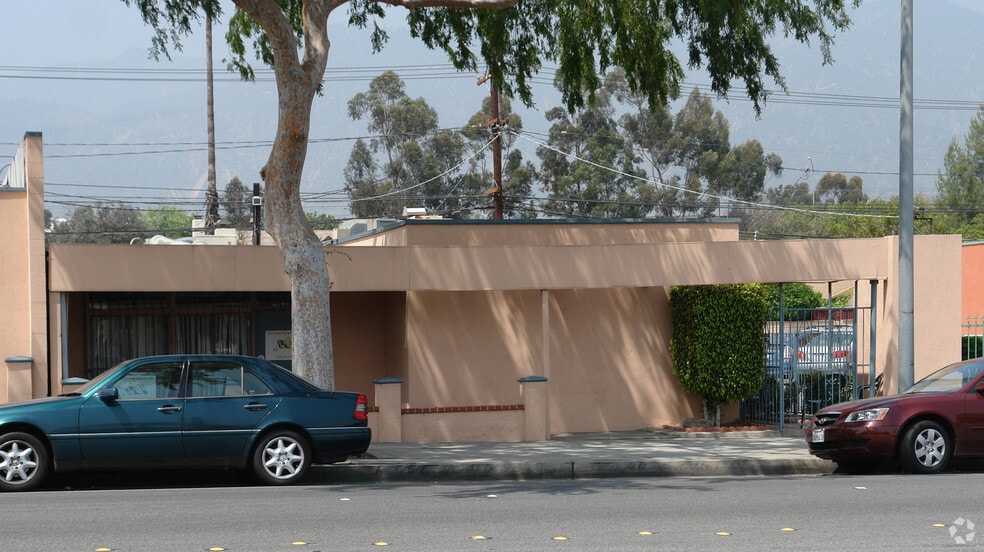2827 E Foothill Blvd, Pasadena, CA for sale - Building Photo - Image 2 of 5