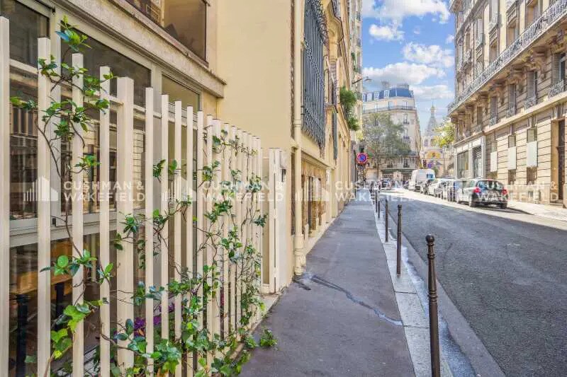 Office in Paris for lease - Building Photo - Image 2 of 2