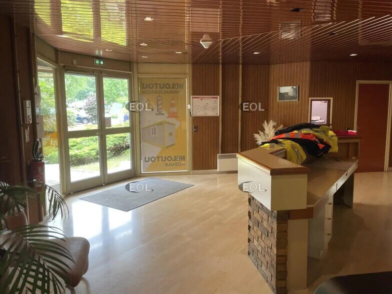 Flex in Ennery for lease - Lobby - Image 2 of 26