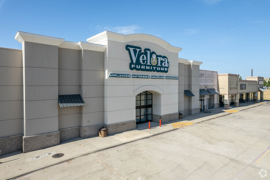 2984 W Wheatland Rd, Dallas, TX for lease - Building Photo - Image 1 of 4