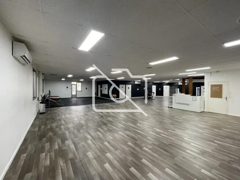 Industrial in Bondoufle for sale - Building Photo - Image 1 of 4