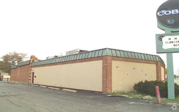 22061 Woodward Ave, Ferndale, MI for lease - Building Photo - Image 3 of 6