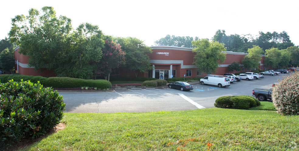 1190 Kennestone Cir NW, Marietta, GA for lease - Primary Photo - Image 1 of 7